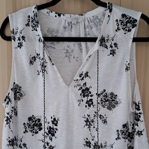 Lucky Brand Floral Sleeveless V-Neck Top.  Size Large.
